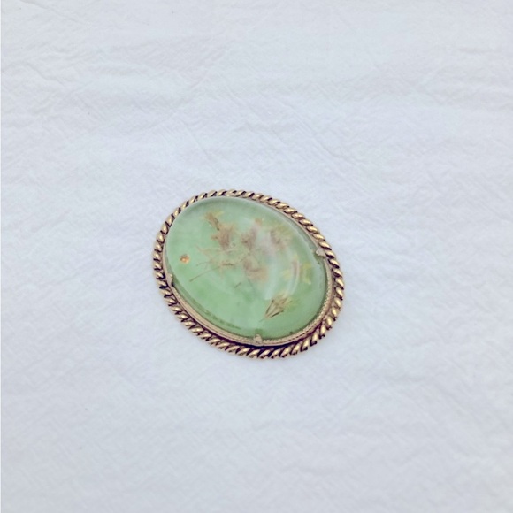 Vintage Resin Flowers Oval Brooch - Picture 2 of 3